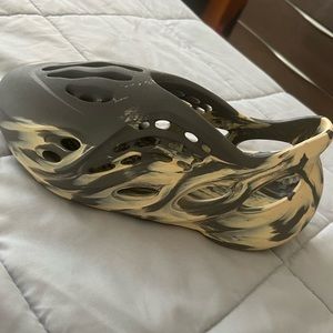 yeezy foam runners size 8